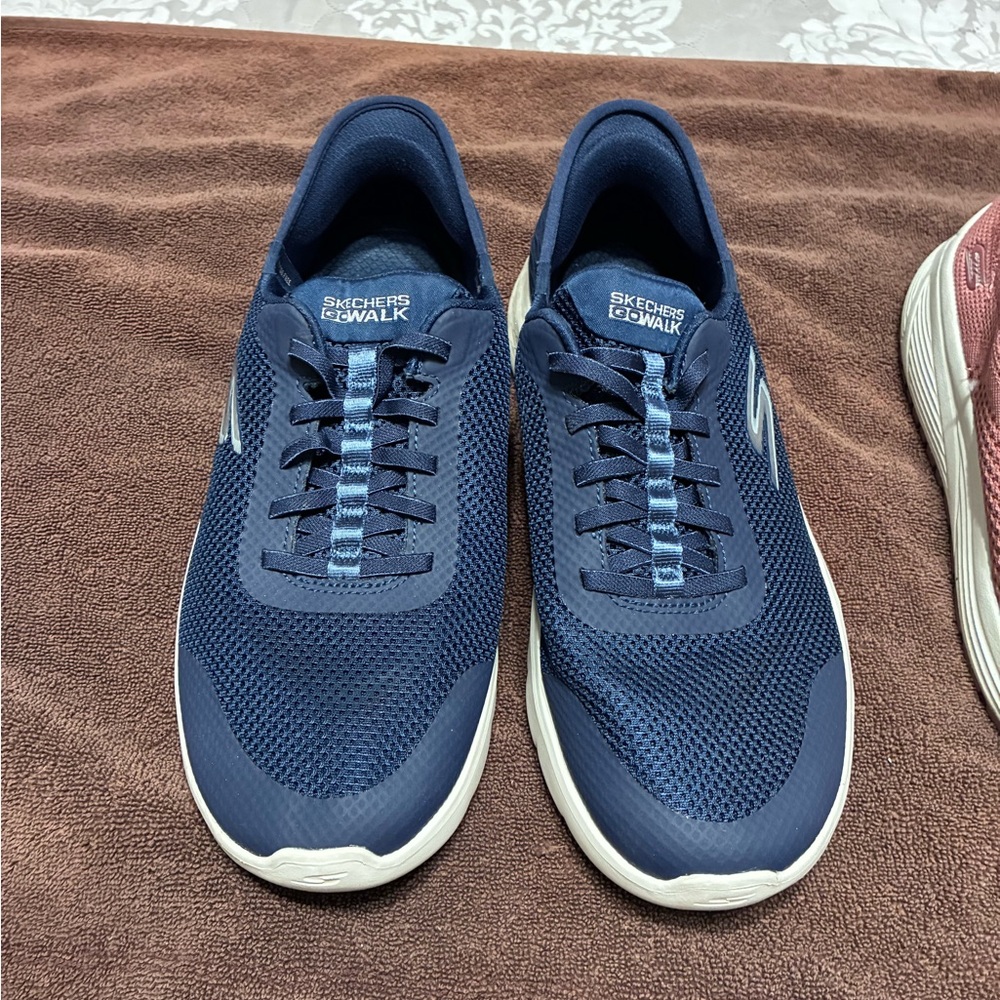 Skechers Navy and White Mesh Slip-On women  Sneakers,Mauve  and white slip-on
